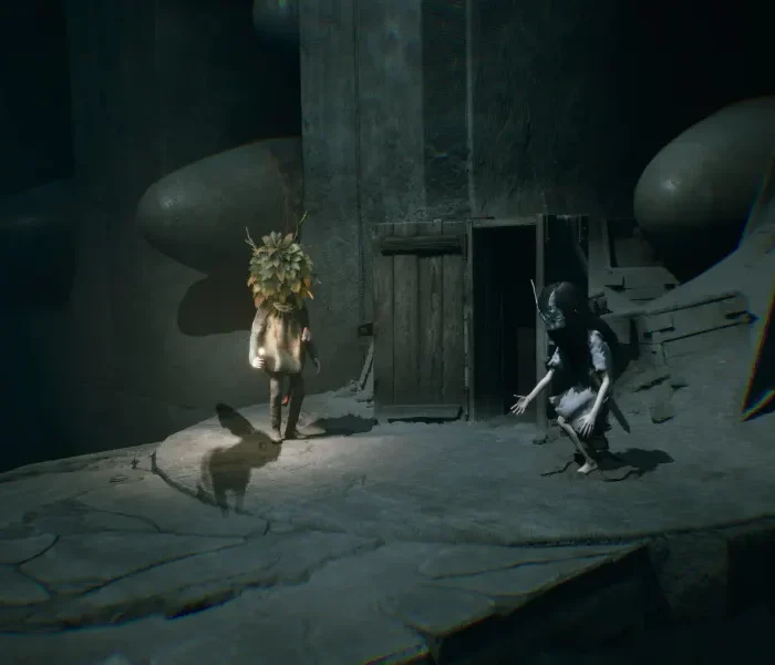 Protagonistas de Reanimal observando a una figura misteriosa tras una reja circular en las alcantarillas, zona clave para los secretos del juego.