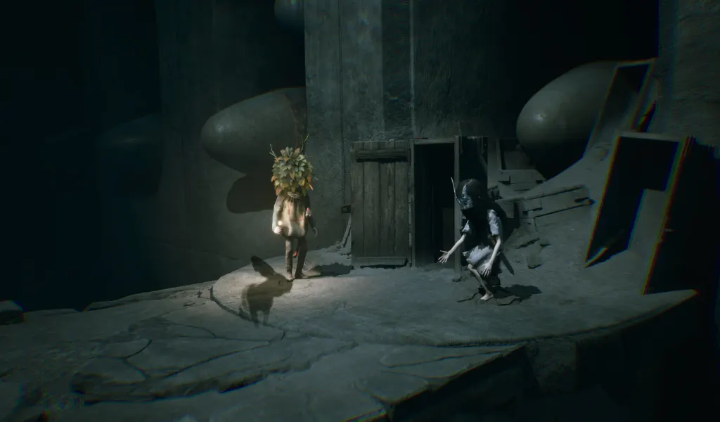 Protagonistas de Reanimal observando a una figura misteriosa tras una reja circular en las alcantarillas, zona clave para los secretos del juego.